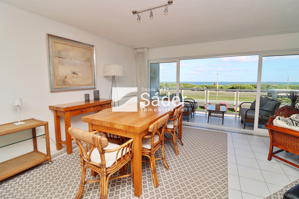 Apartamento ID.3910 - Espacios Amplios y Vista al Mar en Primera Línea