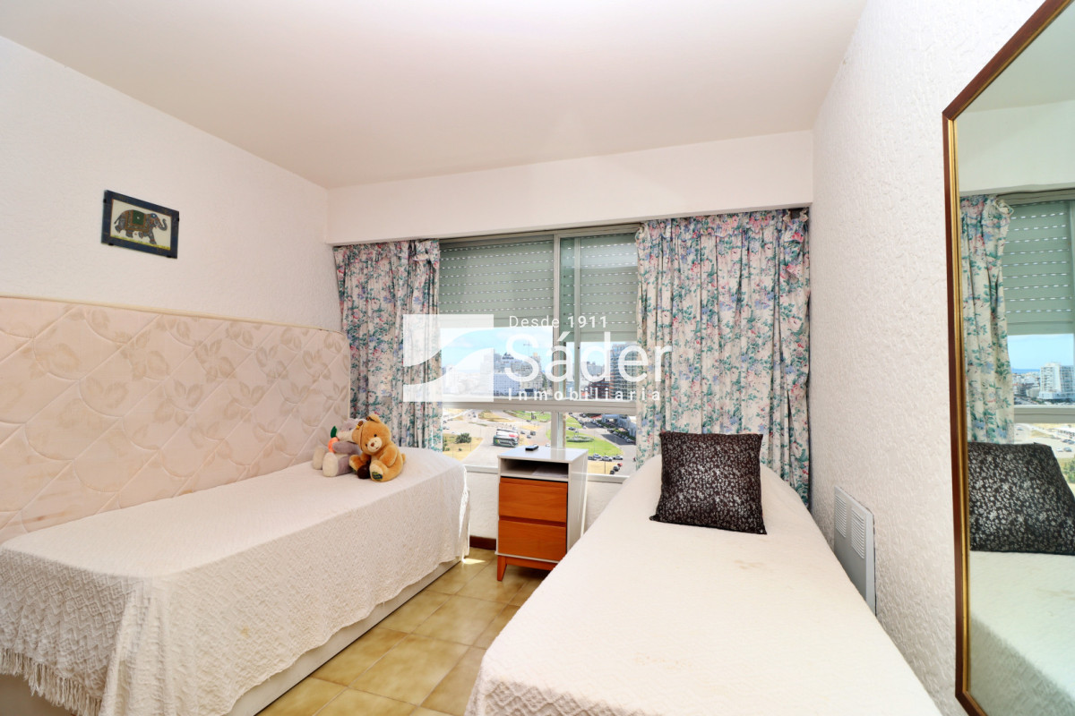 Apartamento ID.4623 - Apartamento frente a Playa Brava. 2 dormitorios. 