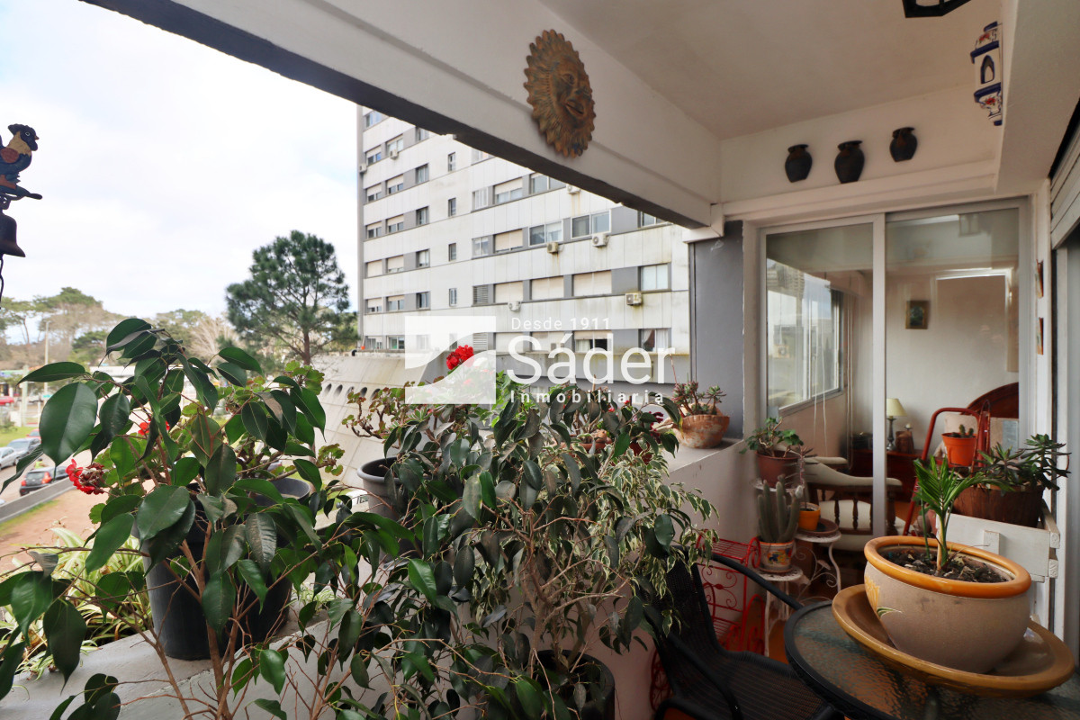Apartamento ID.4243 - Apto funcional y bien ubicado, Pda 14 sobre  Roosevelt