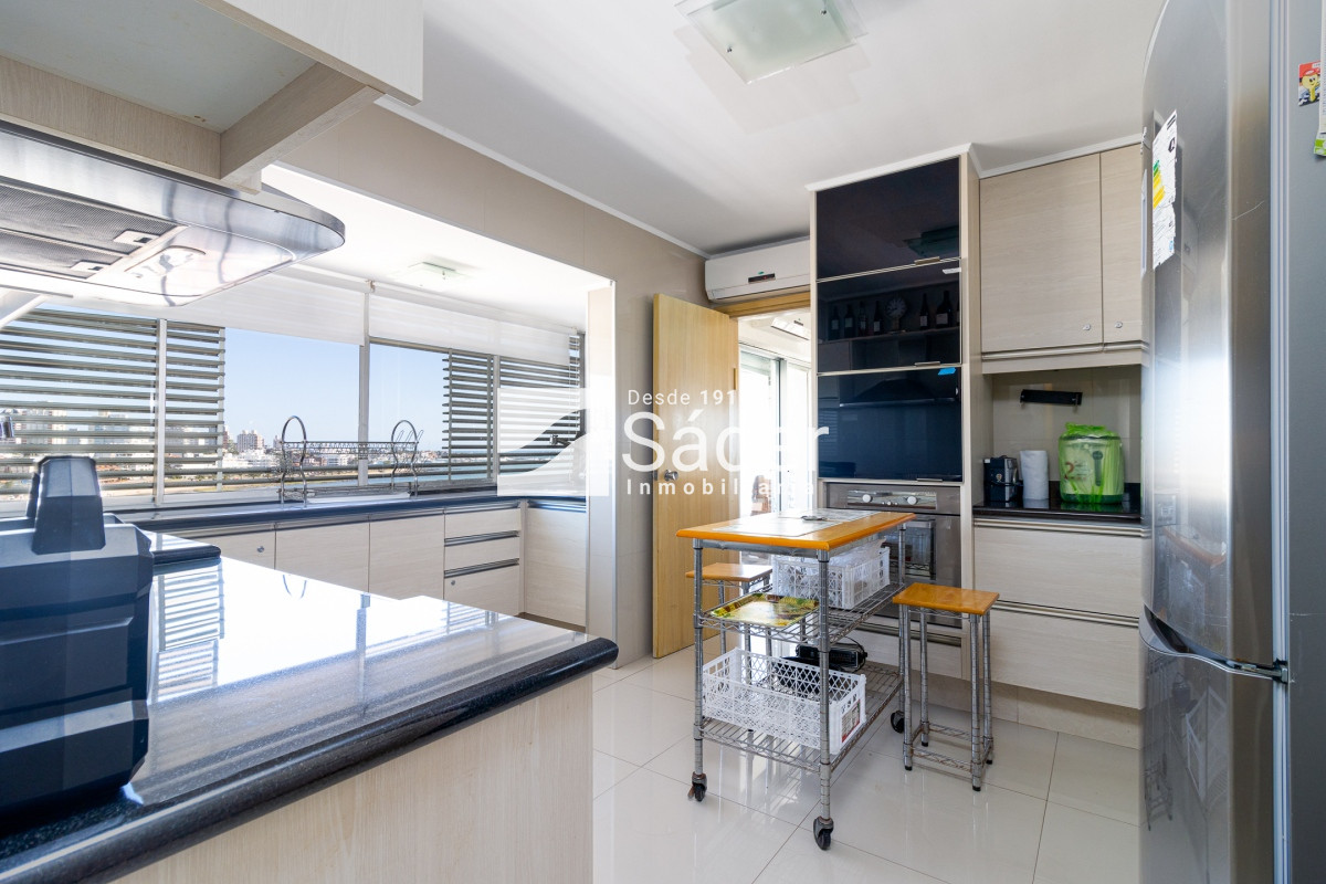 Apartamento ID.724 - Apartamento en venta Playa Mansa 3 dormitorios