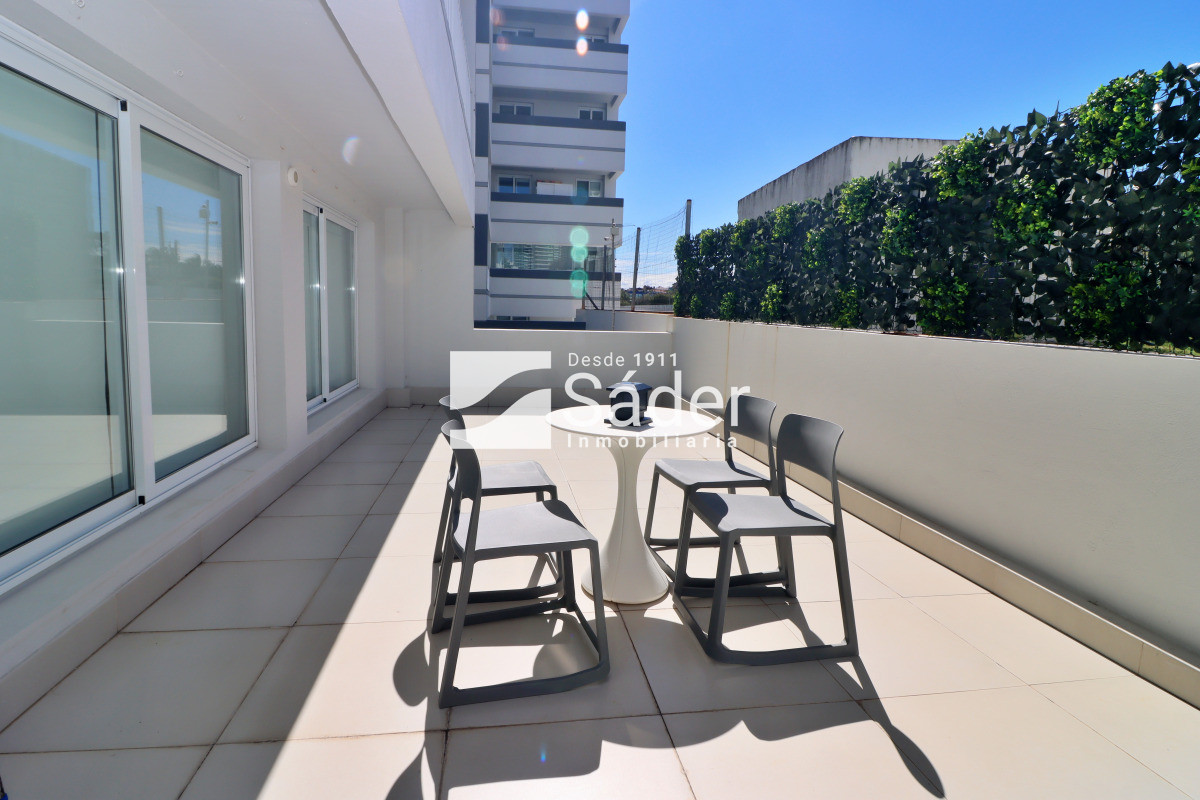 Apartamento ID.4428 - Apto en alquiler. Playa mansa 3 dormitorios en suite
