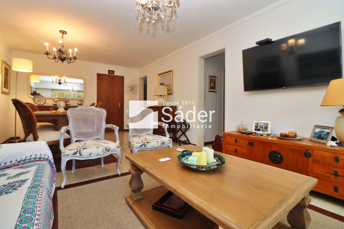 Apartamento ID.4337 - Apto sobre Av. Roosevelt, 2 Dorm con Suite y Parrillero 