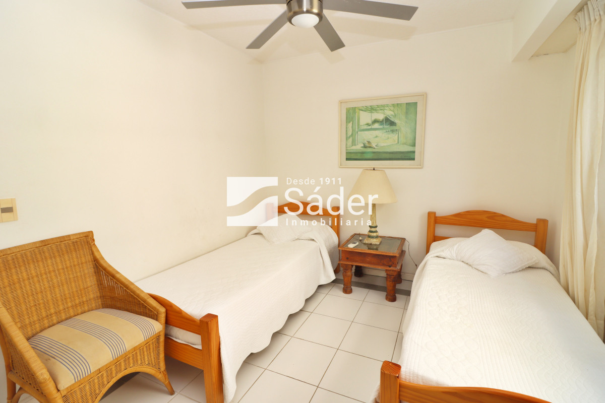 Apartamento ID.3910 - Espacios Amplios y Vista al Mar en Primera Línea
