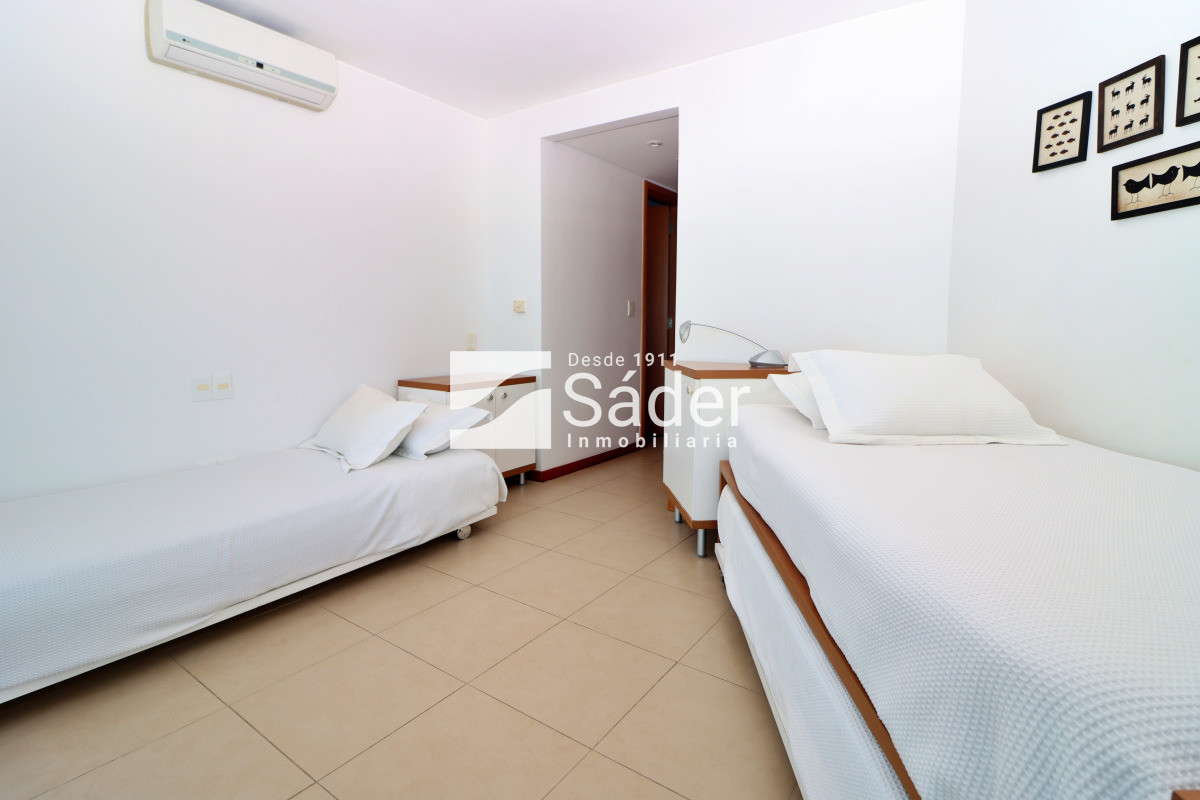 Apartamento ID.4451 - Apto 3 Dormitorios en alquiler, frente al mar 