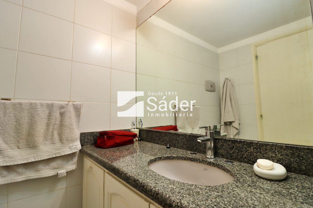 Apartamento ID.3910 - Espacios Amplios y Vista al Mar en Primera Línea