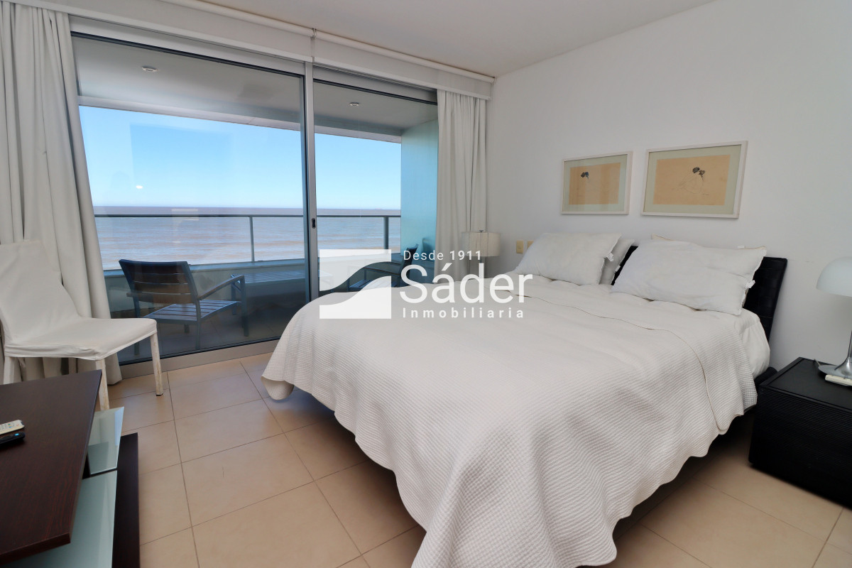 Apartamento ID.4324 - Apto. en alquiler de 3 dorm. frente al mar. 