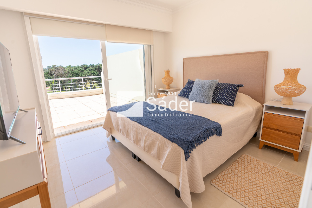 Apartamento ID.3738 - Venta de Penthouse 3 DORMITORIOS con vista al mar.