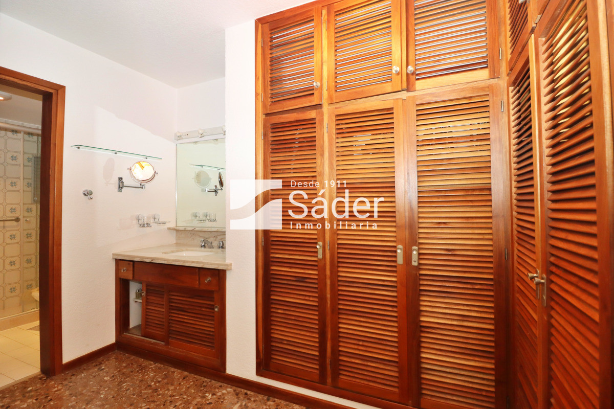 Apartamento ID.4462 - Apartamento en alquiler 3 dormitorios. Playa mansa