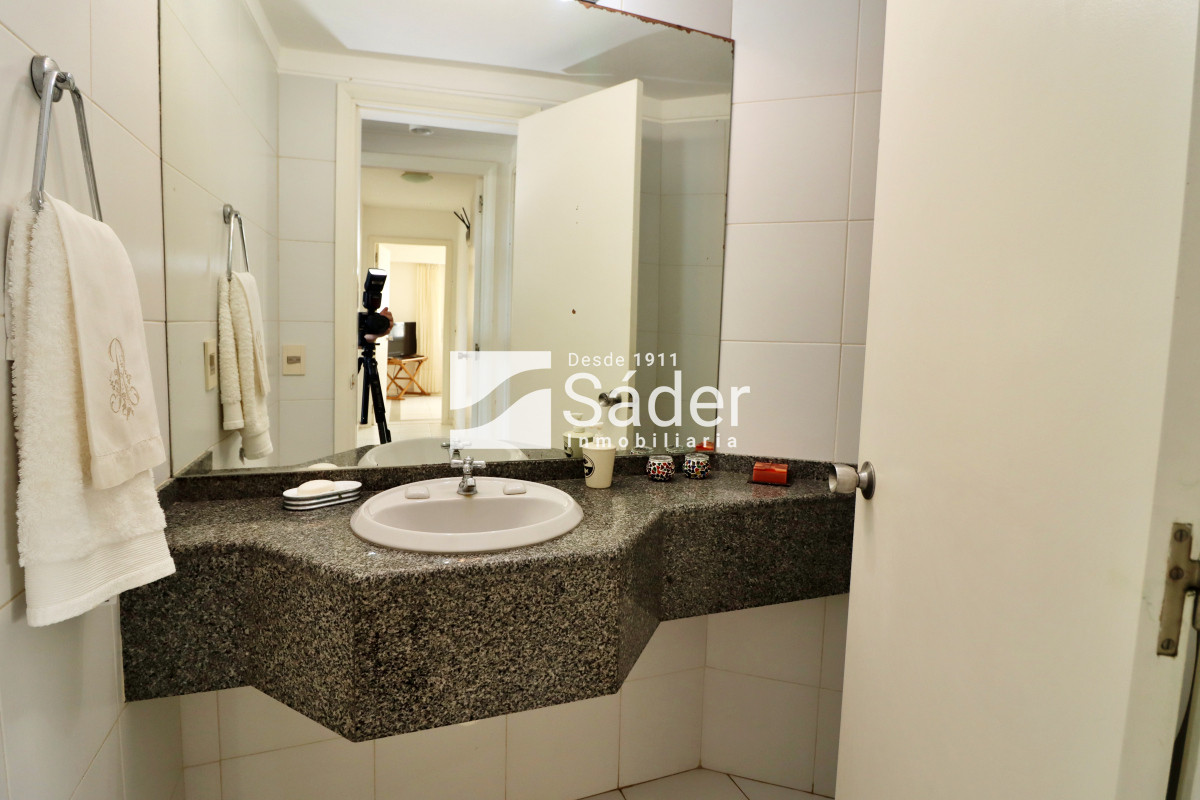 Apartamento ID.3910 - Espacios Amplios y Vista al Mar en Primera Línea