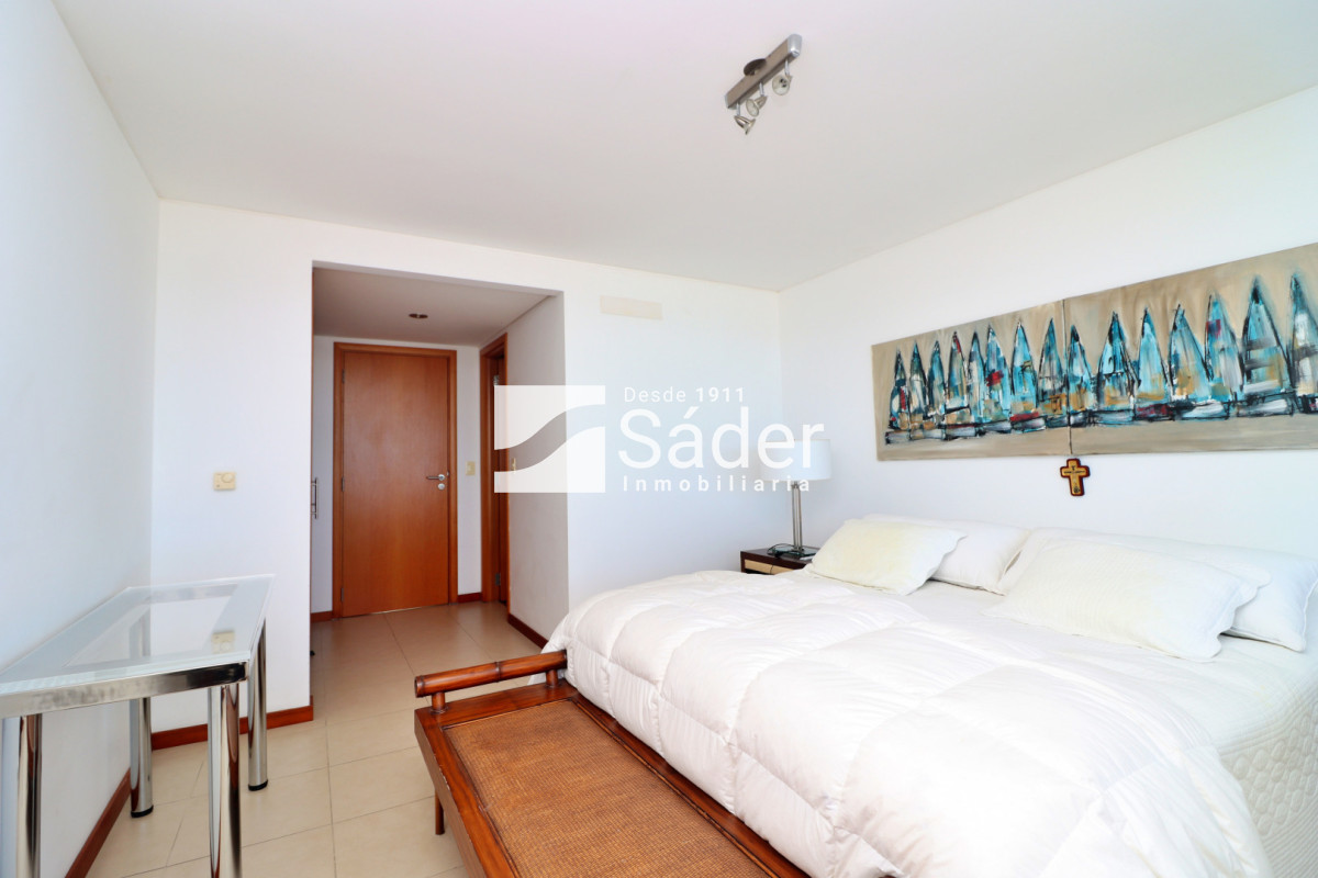 Apartamento ID.4542 - Apartamento en península. 3 dormitorios y parrillero