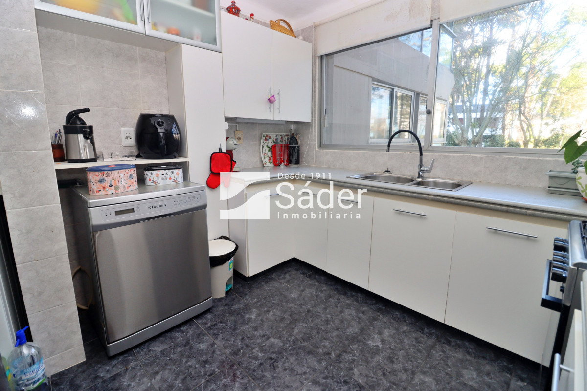 Apartamento ID.4337 - Apto sobre Av. Roosevelt, 2 Dorm con Suite y Parrillero 