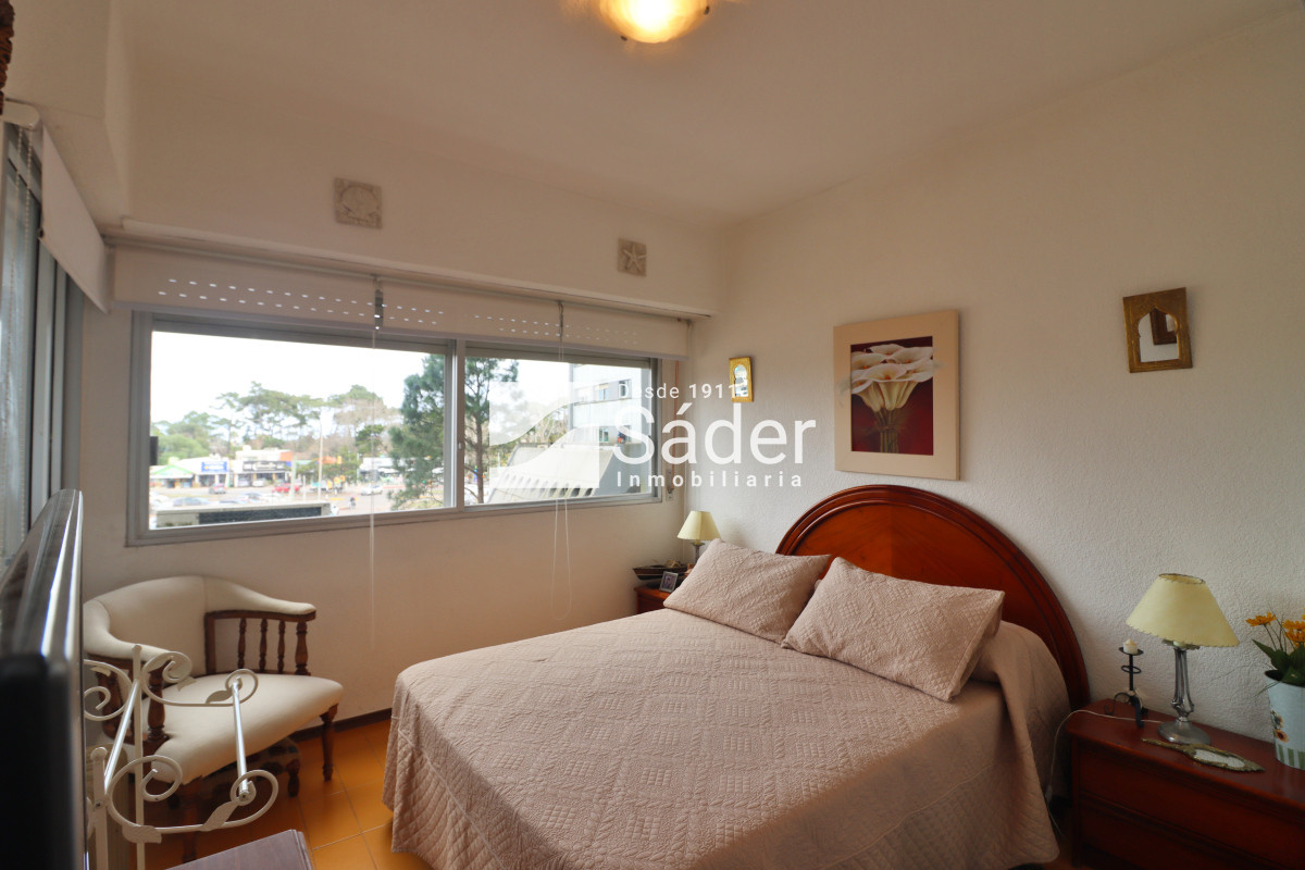 Apartamento ID.4243 - Apto funcional y bien ubicado, Pda 14 sobre  Roosevelt