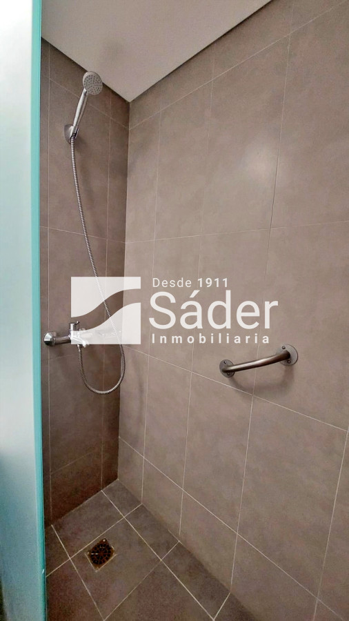 Apartamento ID.4300 - Apto. en alquiler de 3 dormitorios. Frente al mar