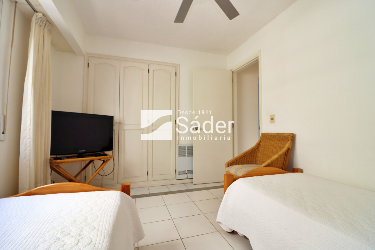 Apartamento ID.3910 - Espacios Amplios y Vista al Mar en Primera Línea