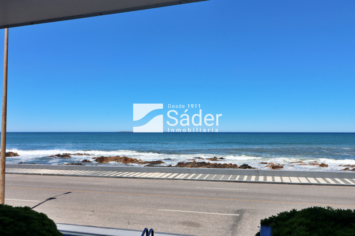 Apartamento ID.4542 - Apartamento en península. 3 dormitorios y parrillero