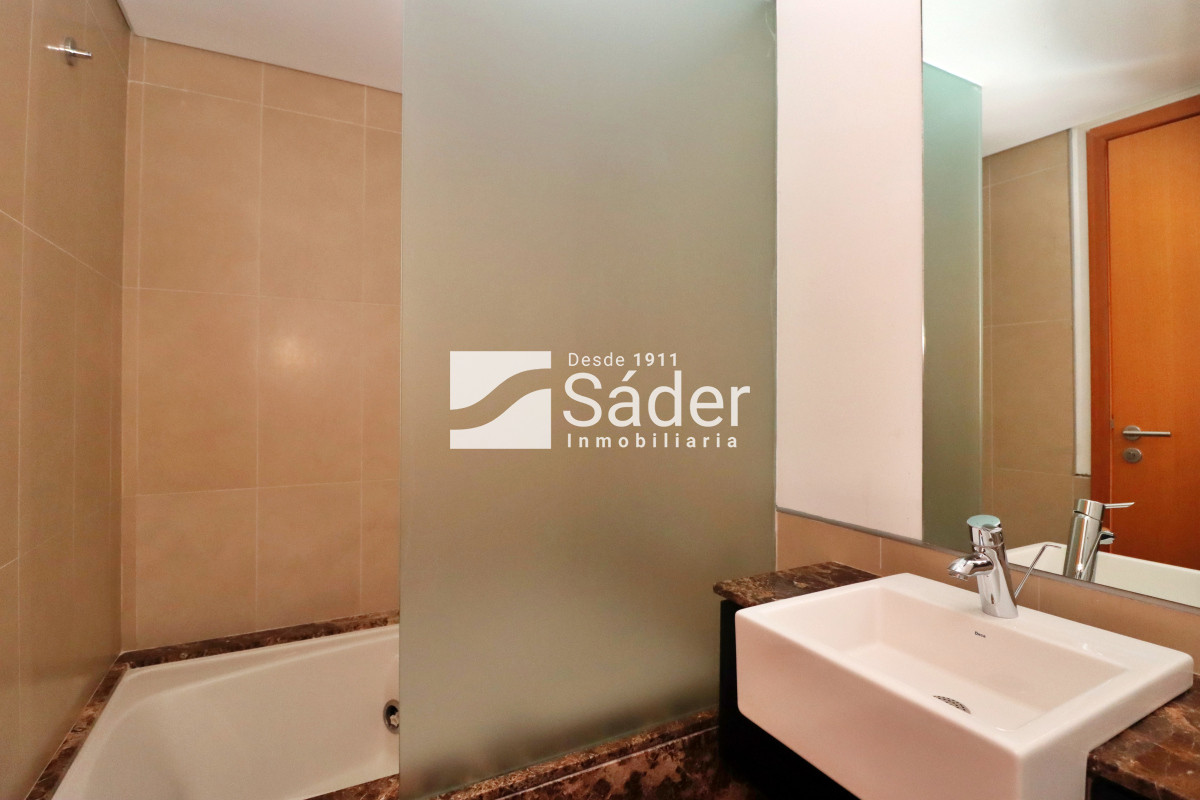 Apartamento ID.4324 - Apto. en alquiler de 3 dorm. frente al mar. 