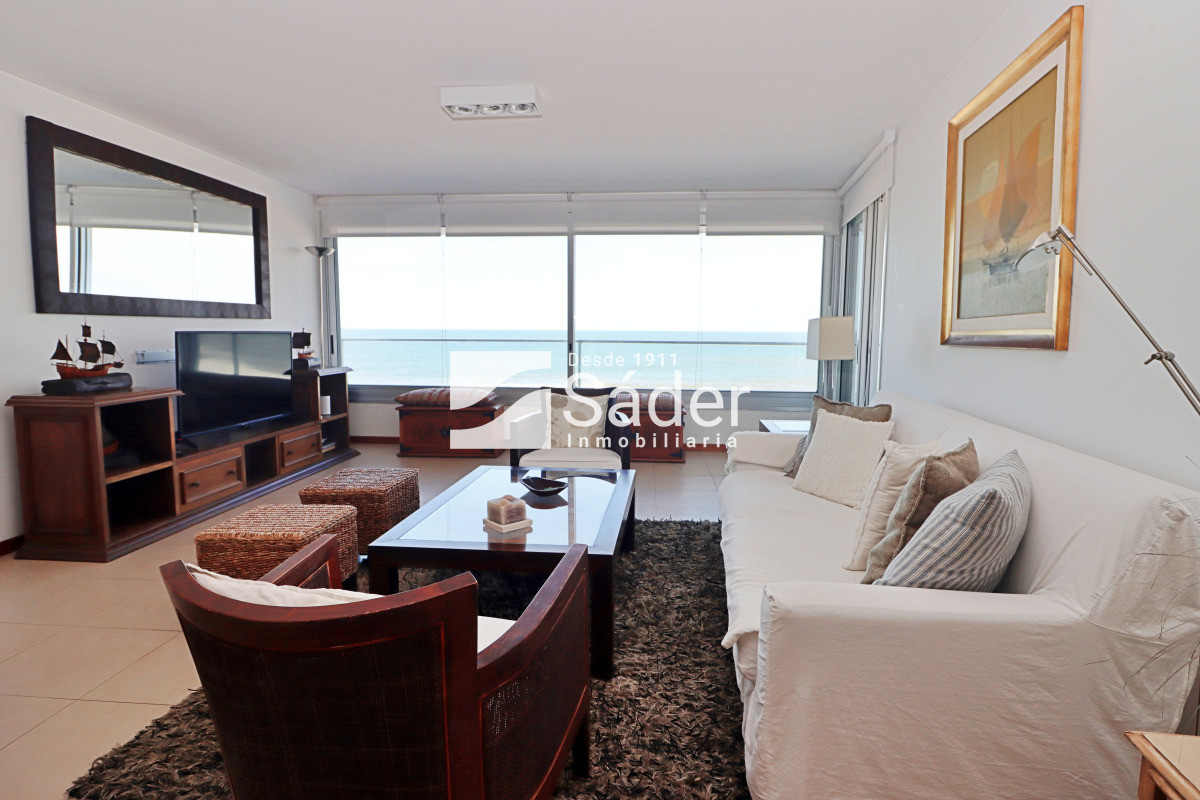 Apartamento ID.4300 - Apto. en alquiler de 3 dormitorios. Frente al mar