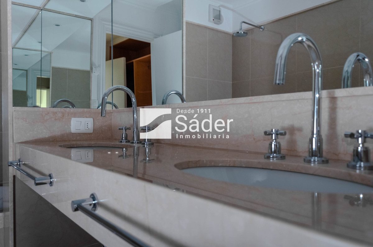 Apartamento ID.3742 - Venta de Penthouse 3 DORMITORIOS con vista al mar.