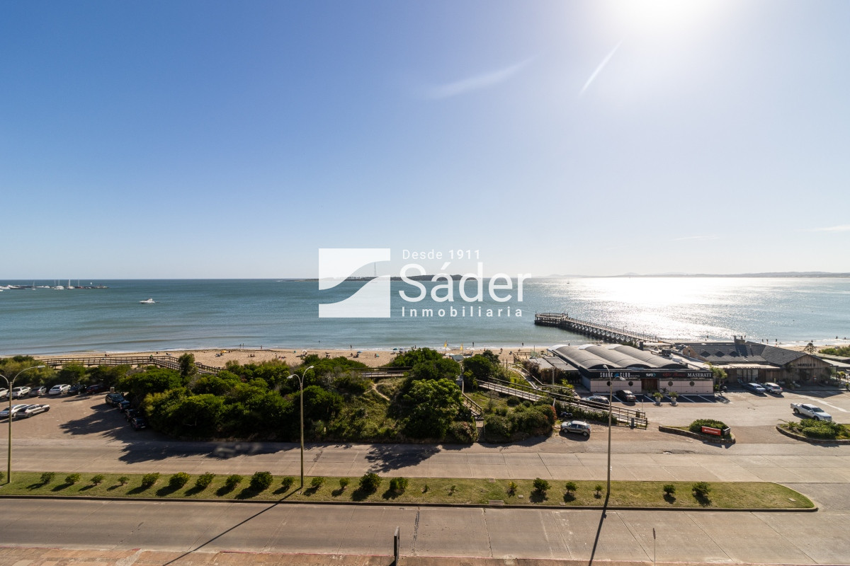 Apartamento ID.724 - Apartamento en venta Playa Mansa 3 dormitorios