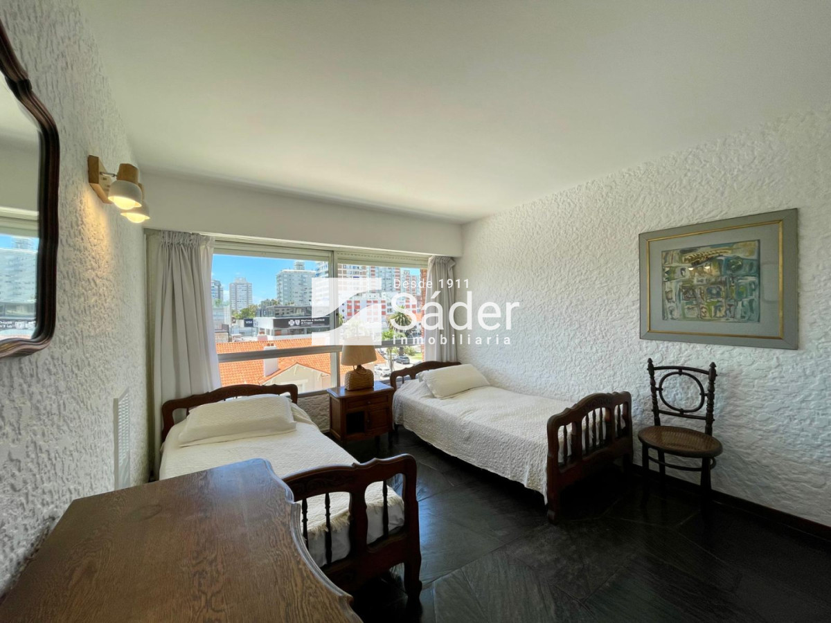 Apartamento ID.4657 - Apartamento en venta y alquiler 4 dormitorios en la península.