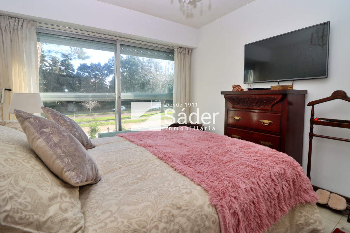 Apartamento ID.4337 - Apto sobre Av. Roosevelt, 2 Dorm con Suite y Parrillero 