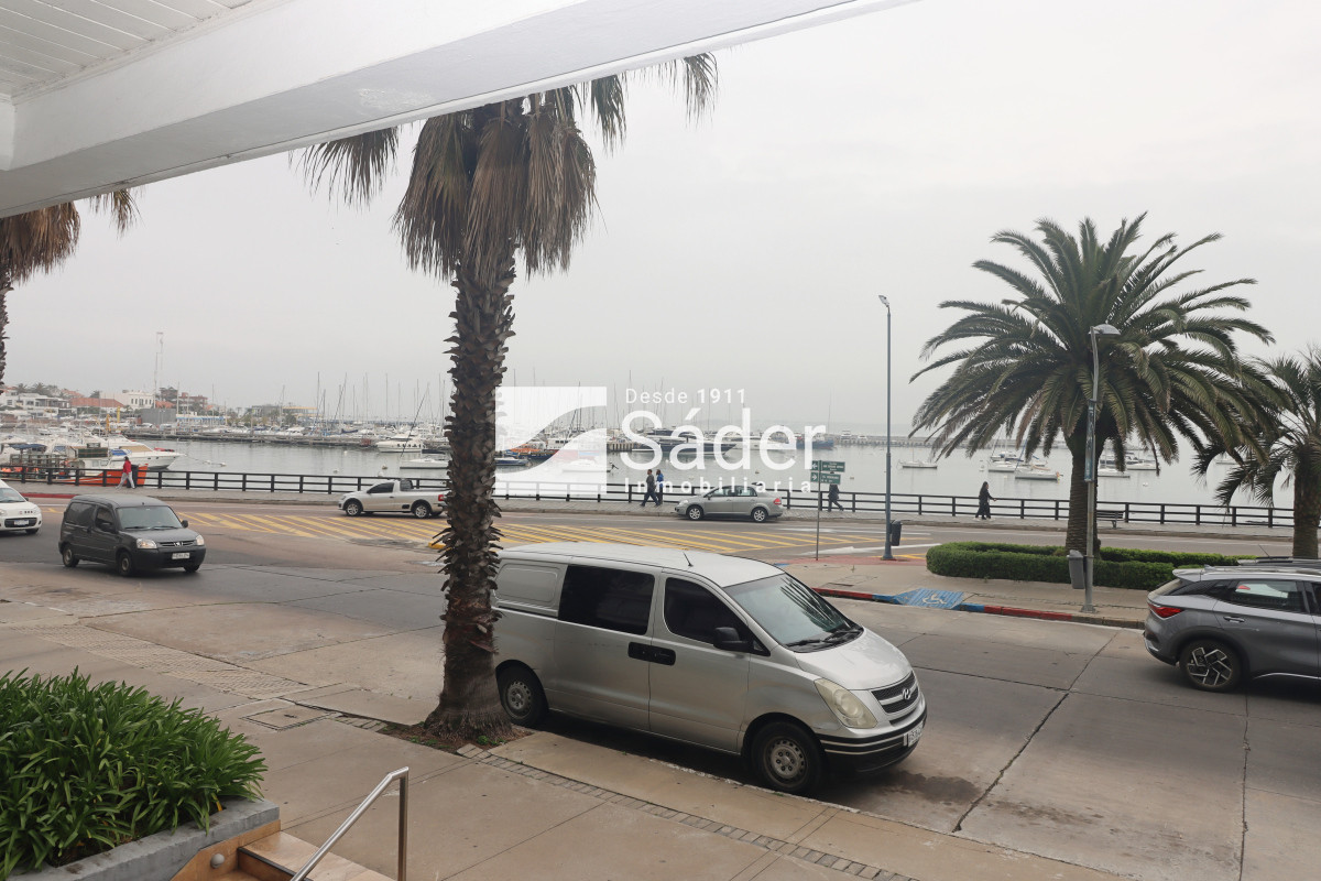 Apartamento ID.4396 - Apartamento de gran tamaño frente al Puerto