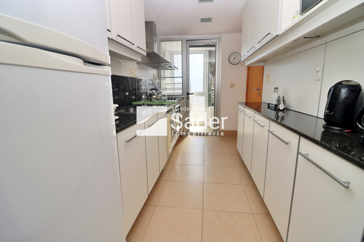 Apartamento ID.4324 - Apto. en alquiler de 3 dorm. frente al mar. 