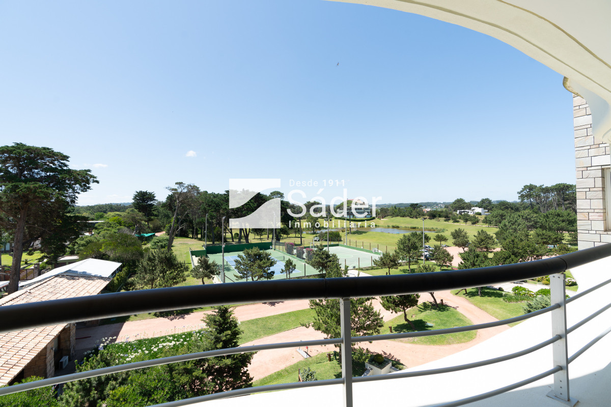 Apartamento ID.3738 - Venta de Penthouse 3 DORMITORIOS con vista al mar.