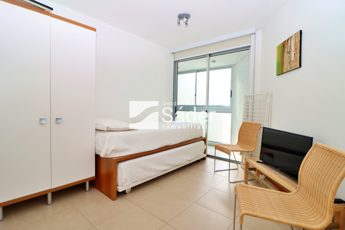 Apartamento ID.4451 - Apto 3 Dormitorios en alquiler, frente al mar 