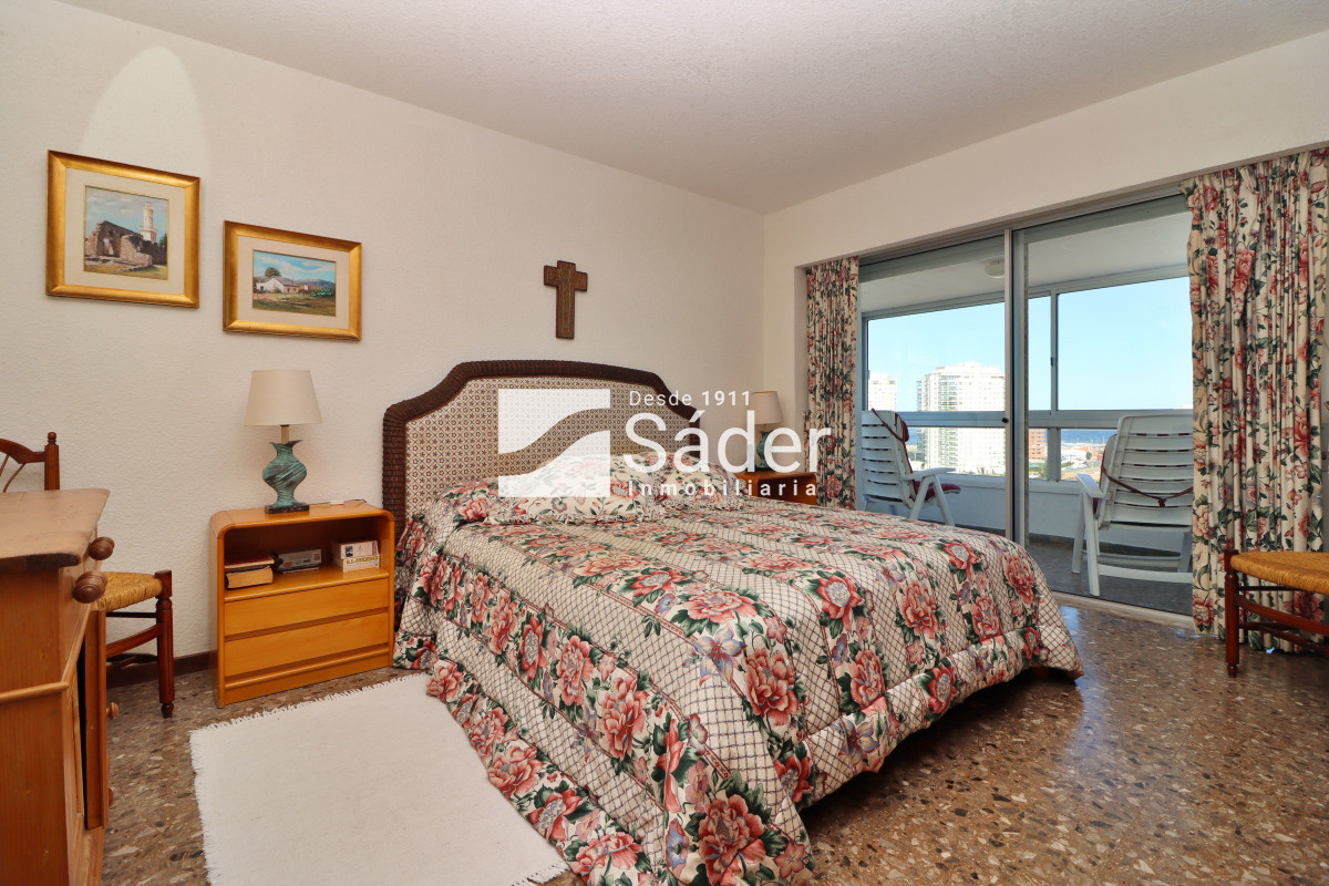 Apartamento ID.4276 - Apto. 3 dorm. con vista al mar. (Playa mansa, pda. 3)