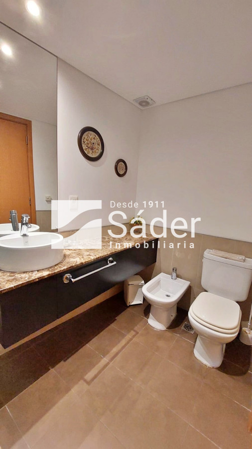 Apartamento ID.4300 - Apto. en alquiler de 3 dormitorios. Frente al mar