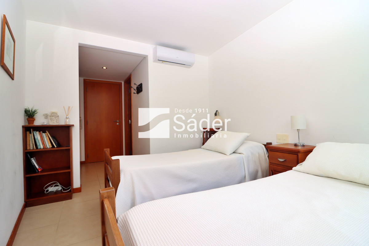 Apartamento ID.4300 - Apto. en alquiler de 3 dormitorios. Frente al mar
