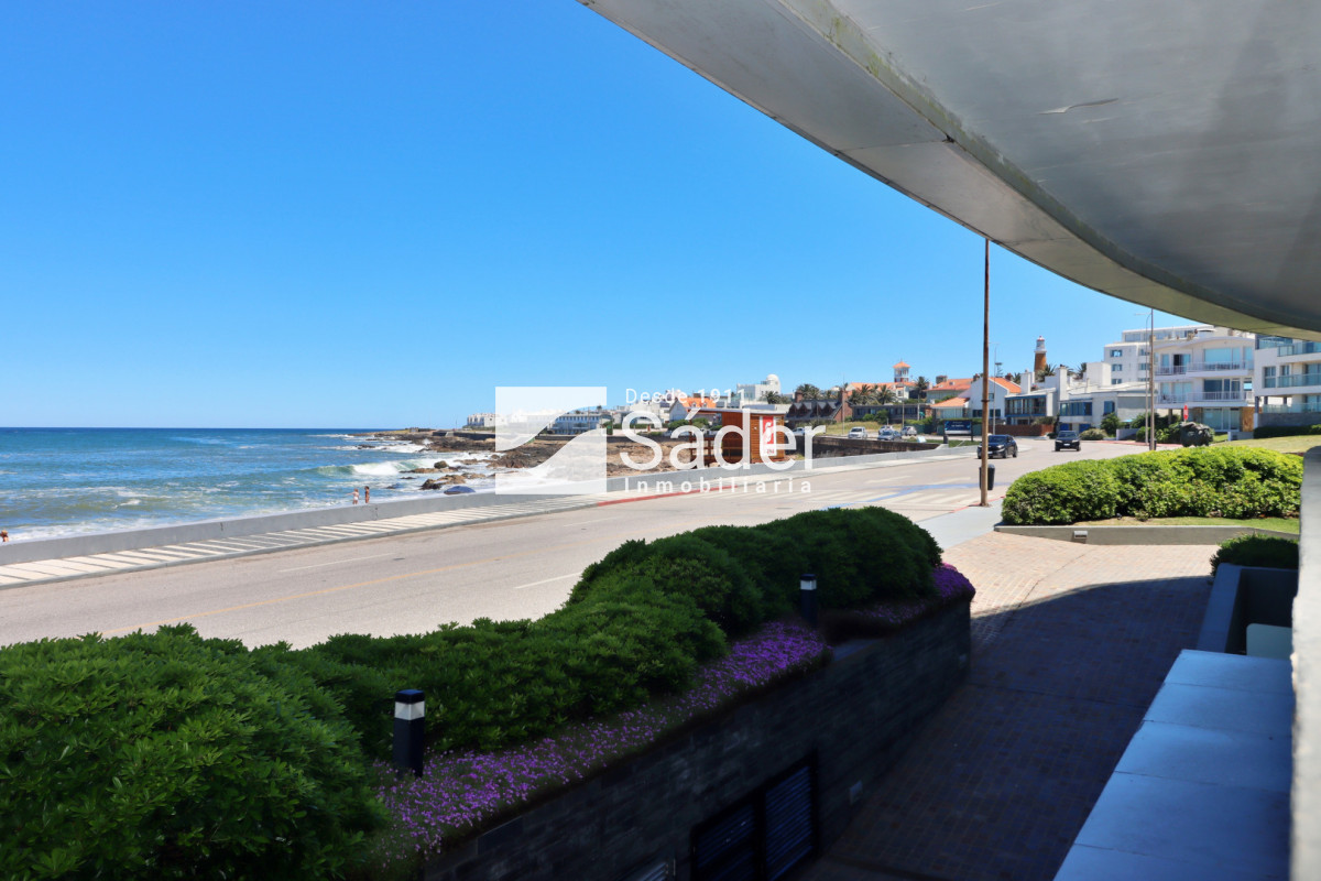 Apartamento ID.4542 - Apartamento en península. 3 dormitorios y parrillero