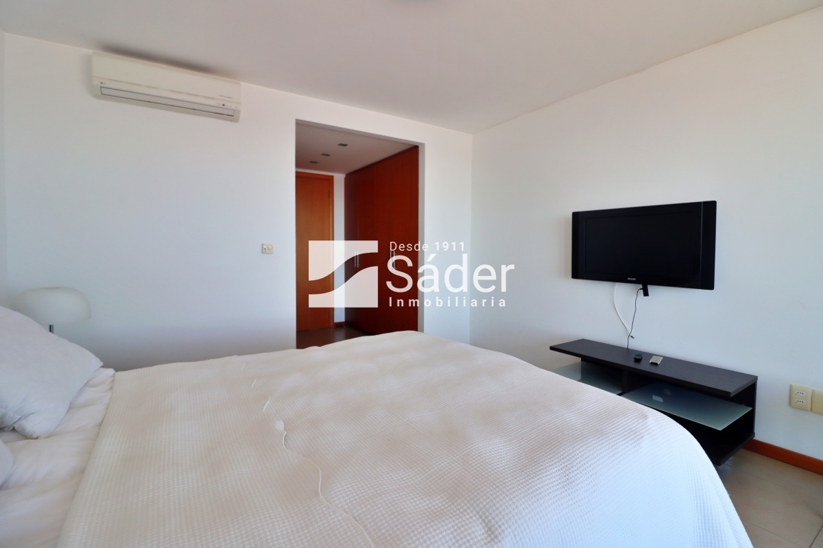 Apartamento ID.4324 - Apto. en alquiler de 3 dorm. frente al mar. 