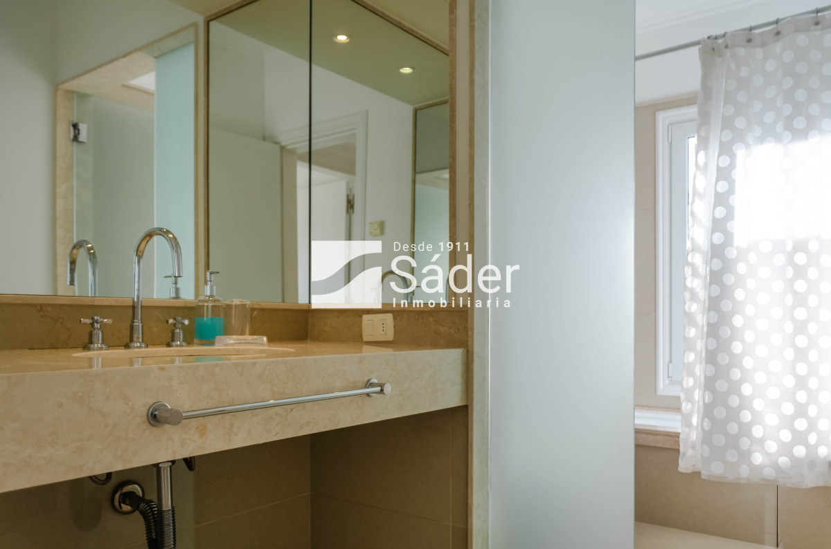 Apartamento ID.3737 - Venta Penthouse 3 DORMITORIOS en Playa Mansa, Punta del Este