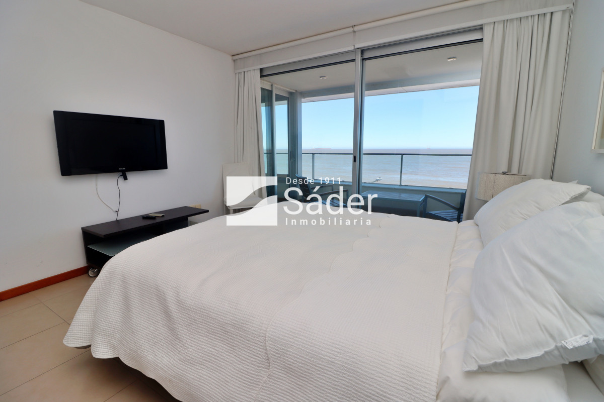 Apartamento ID.4324 - Apto. en alquiler de 3 dorm. frente al mar. 