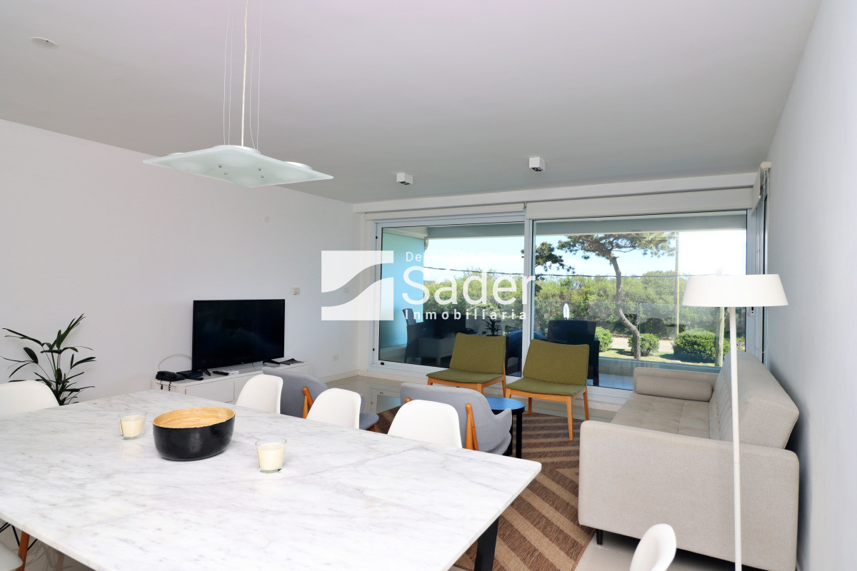 Apartamento ID.4428 - Apto en alquiler. Playa mansa 3 dormitorios en suite