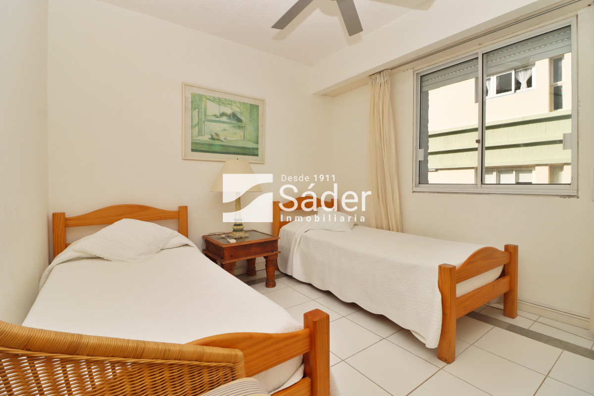 Apartamento ID.3910 - Espacios Amplios y Vista al Mar en Primera Línea