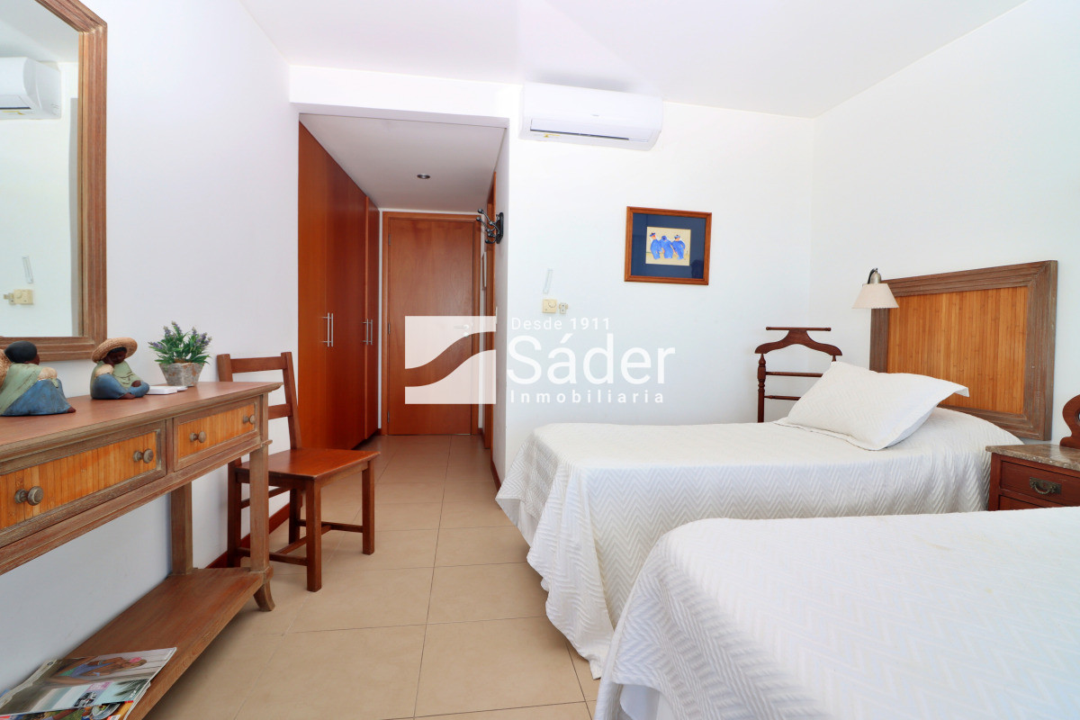 Apartamento ID.4300 - Apto. en alquiler de 3 dormitorios. Frente al mar