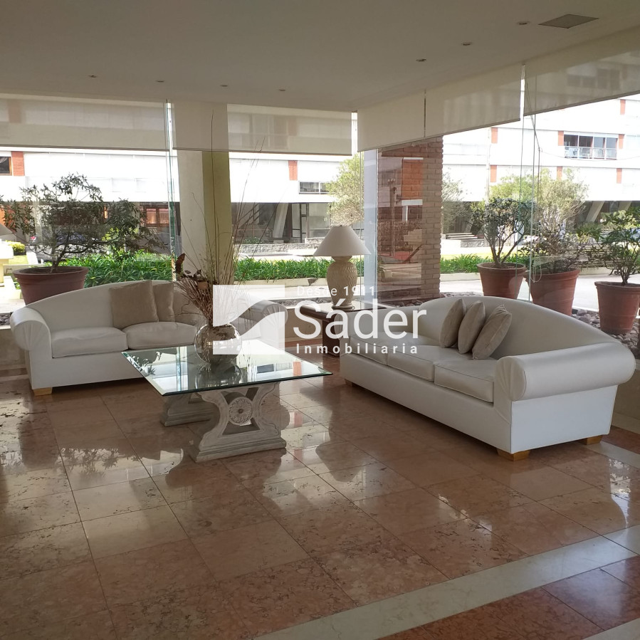 Apartamento ID.4336 - Apartamento en playa brava con vista al mar, excelentes servicios.