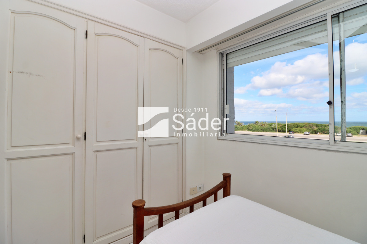 Apartamento ID.3910 - Espacios Amplios y Vista al Mar en Primera Línea