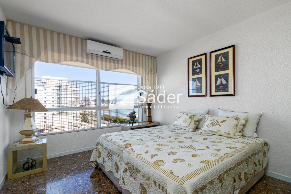 Apartamento ID.724 - Apartamento en venta Playa Mansa 3 dormitorios