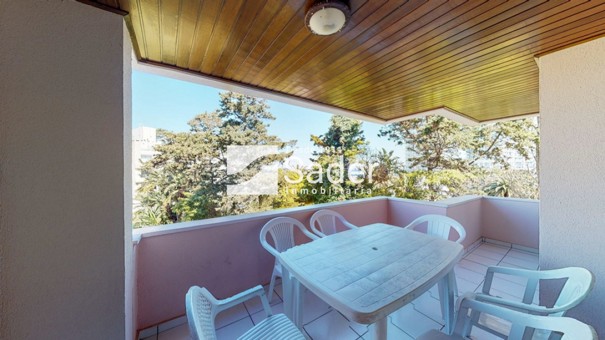 Apartamento ID.330 - Apartamento en venta Playa Mansa 3 dormitorios