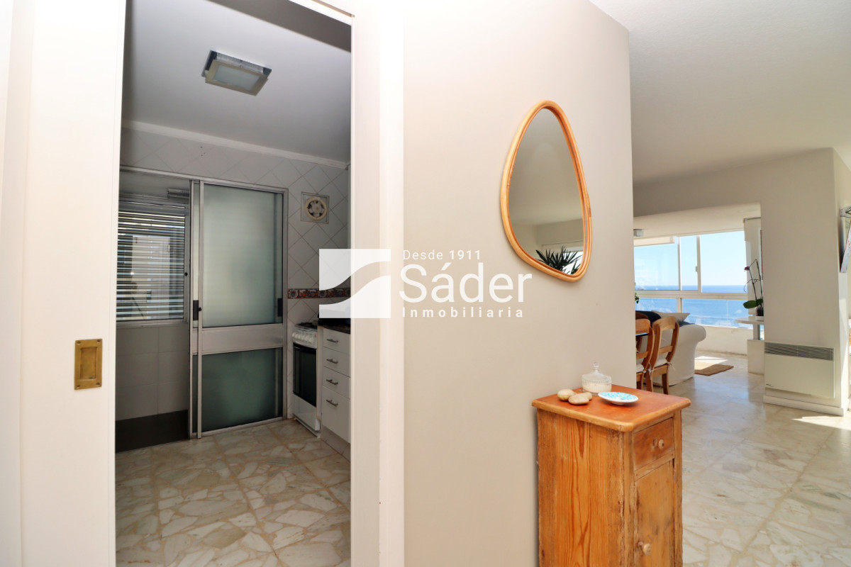 Apartamento ID.4553 - Apto 3 dormitorios. Playa mansa. Edifico de categoria