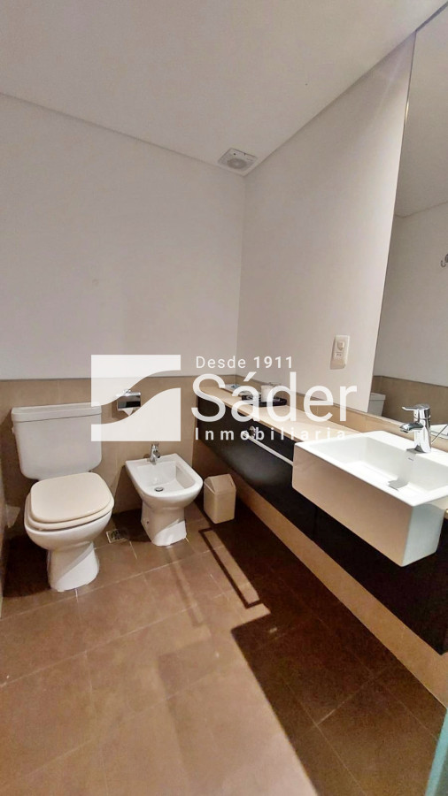 Apartamento ID.4300 - Apto. en alquiler de 3 dormitorios. Frente al mar