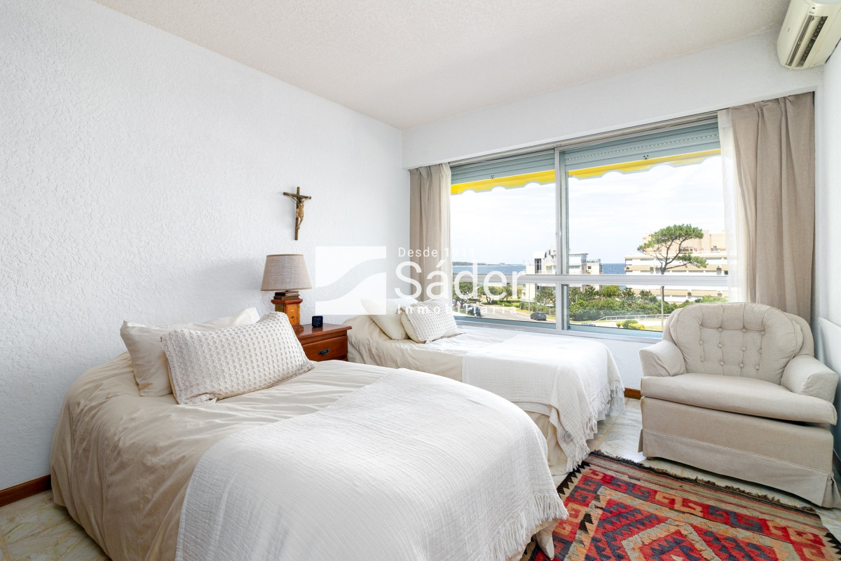Apartamento ID.3135 - Apartamento en Playa Mansa 3 dormitorios