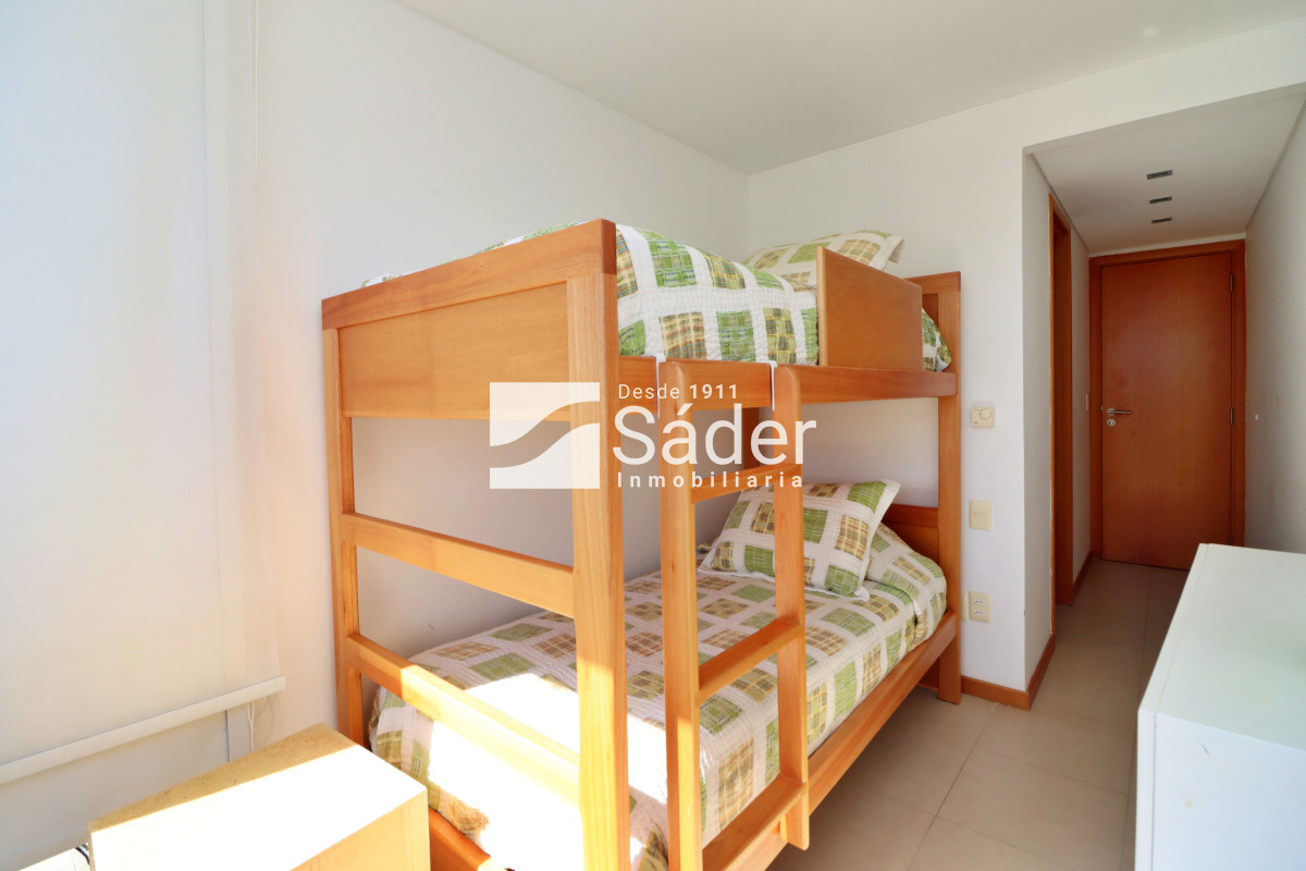 Apartamento ID.4324 - Apto. en alquiler de 3 dorm. frente al mar. 