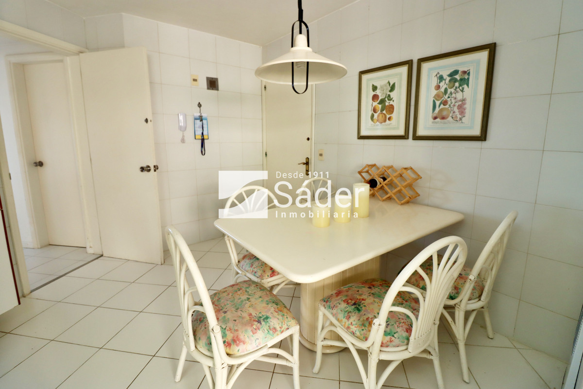 Apartamento ID.3910 - Espacios Amplios y Vista al Mar en Primera Línea