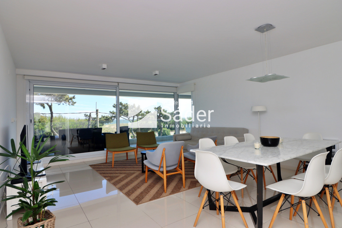 Apartamento ID.4428 - Apto en alquiler. Playa mansa 3 dormitorios en suite