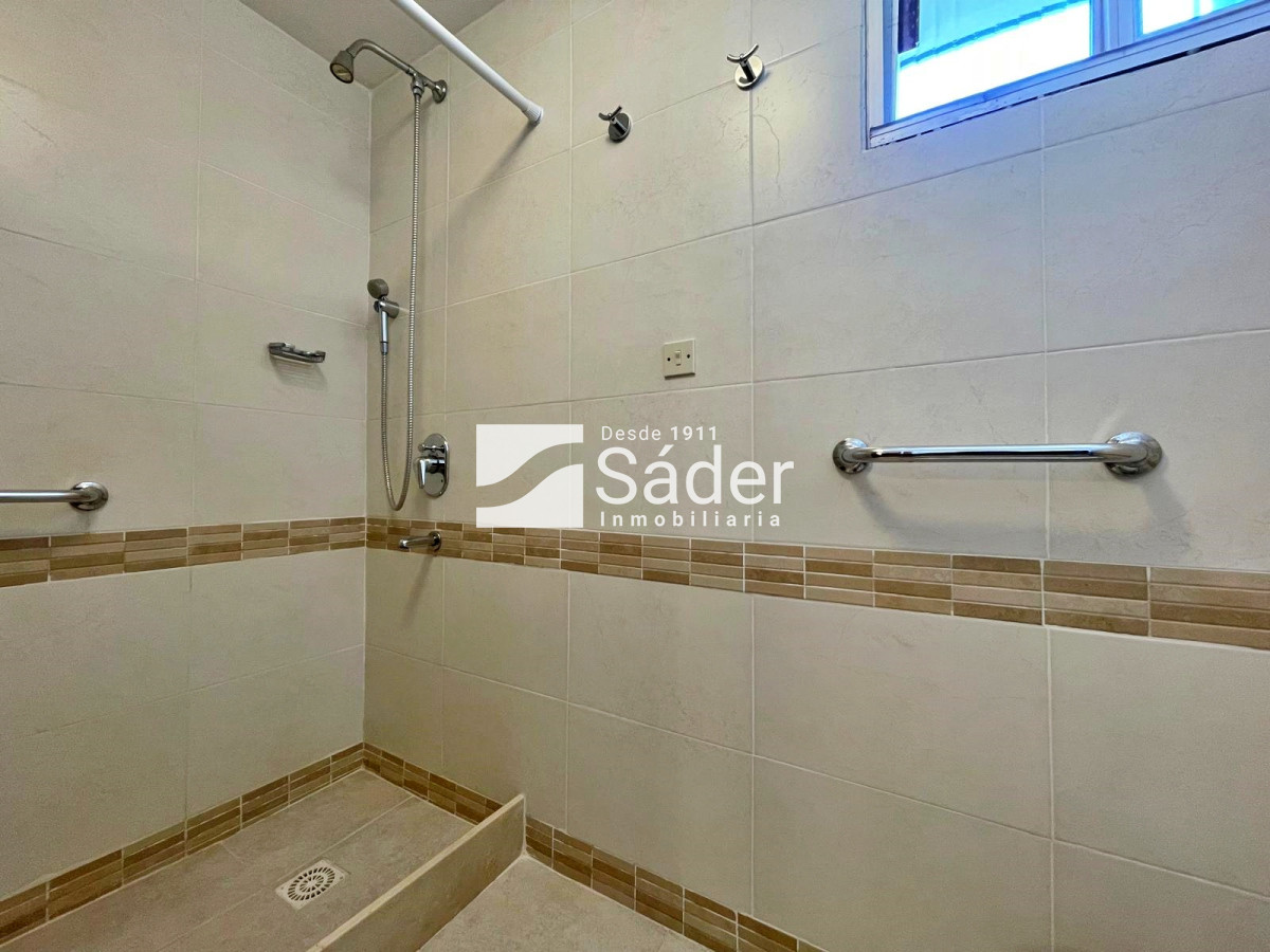 Apartamento ID.4276 - Apto. 3 dorm. con vista al mar. (Playa mansa, pda. 3)